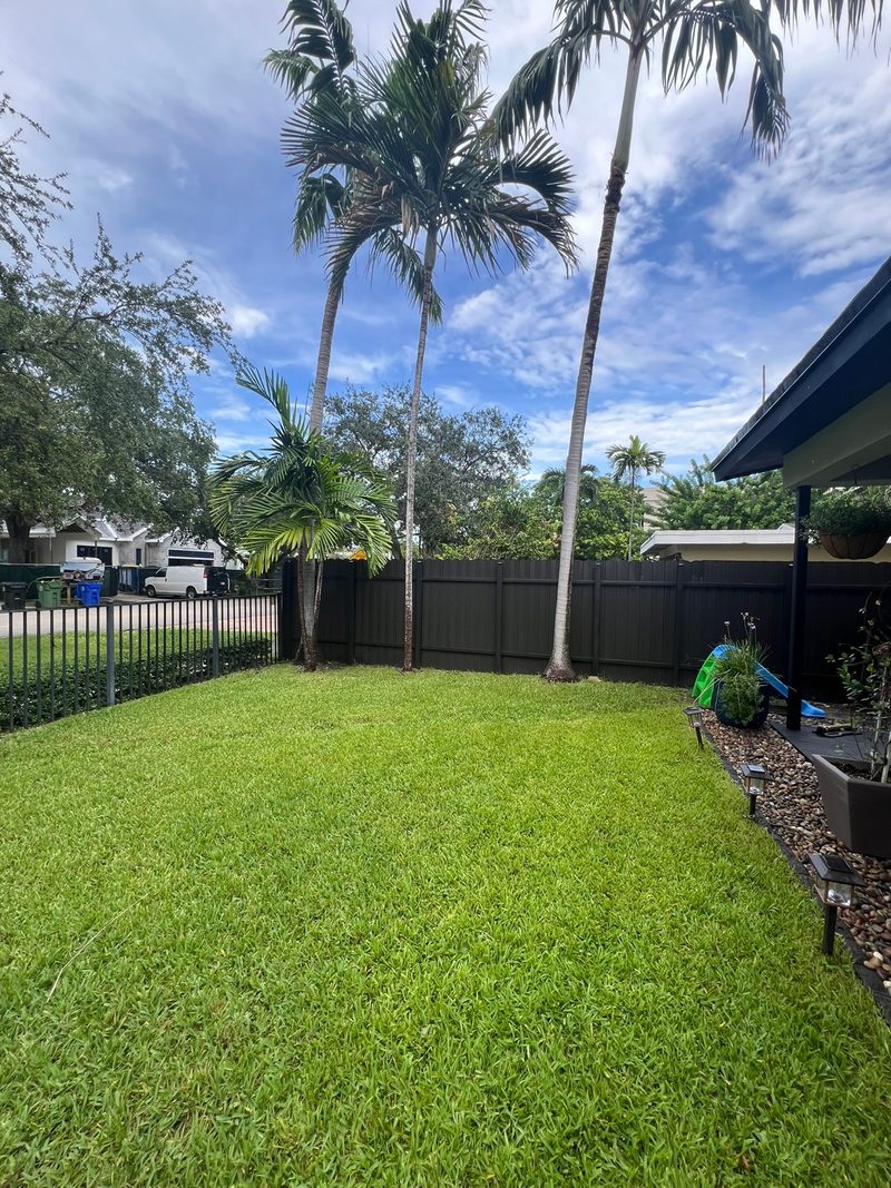 Glade Palm Lawn Care work photo 10
